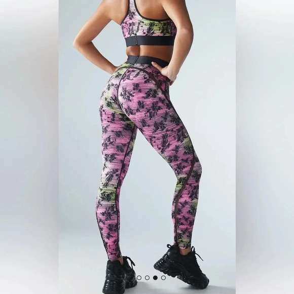 SAVAGE X FENTY Flow High-Waist Trimmed Legging Pink Palace Slowburn Lace Size M - Picture 4 of 12